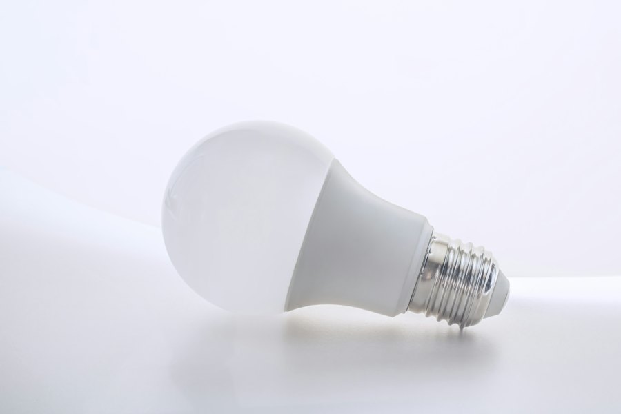 Weiße LED-Lampe mit E27-Sockel