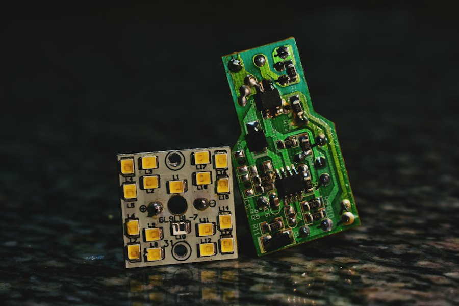 LED-Leiterplatte mit SMD-LEDs und elektronischen Bauteilen