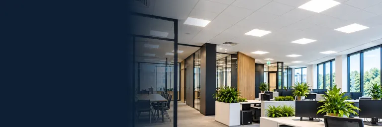 LED-Panels in einem modernen Büro